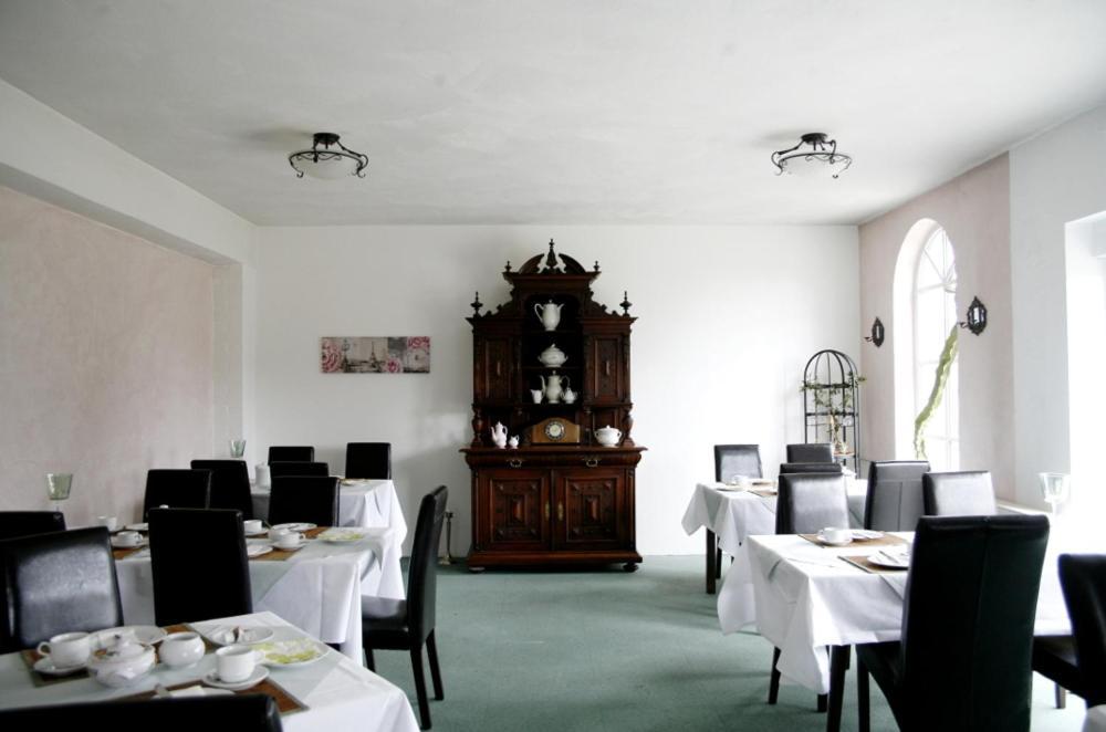 Hotel Am Markt Kleinblittersdorf Bagian luar foto